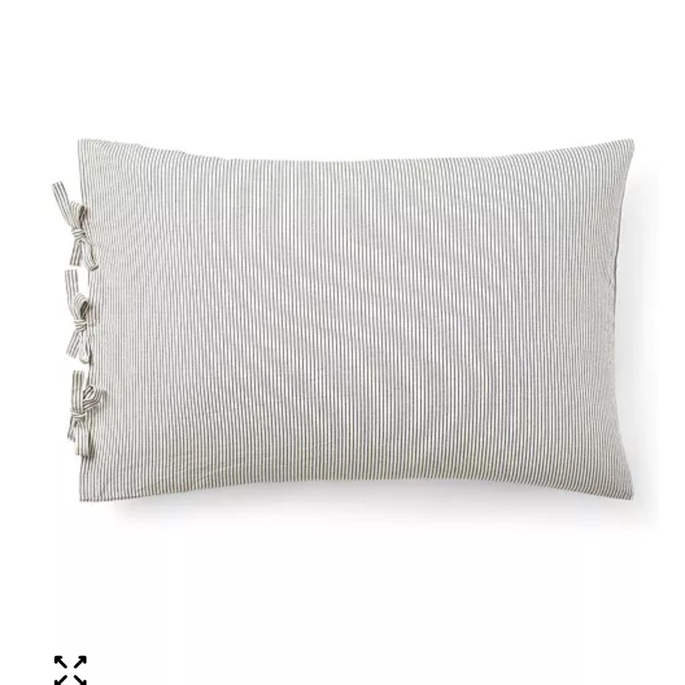 NWT Lauren Ralph Lauren Gavin Yarn Dye Indigo and Cream Pillow Cover